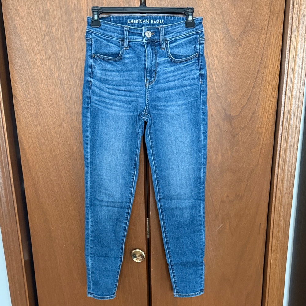American Eagle Outfitters Women's Classic Blue Cropped Jeans